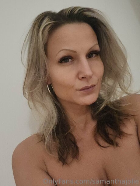 Samanthajolie model nude pic