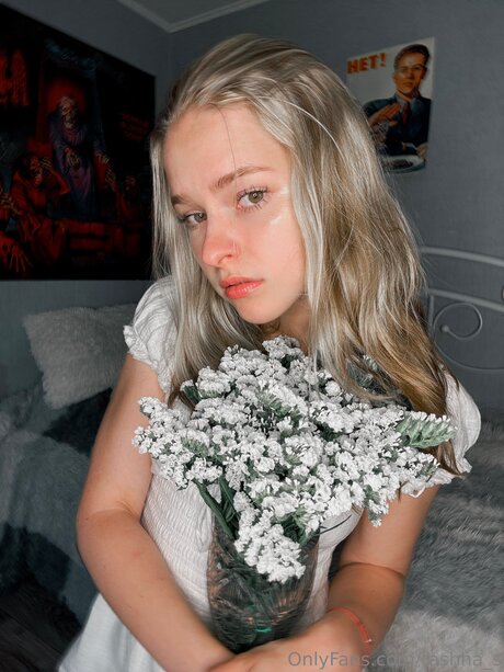 Tashha S beautiful model picture