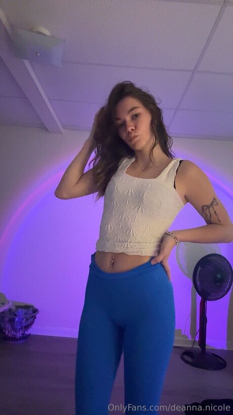 Deanna Nicole sexy model img