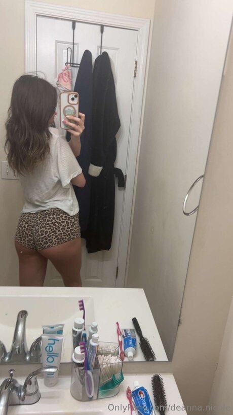 Deanna Nicole hot actress gallery