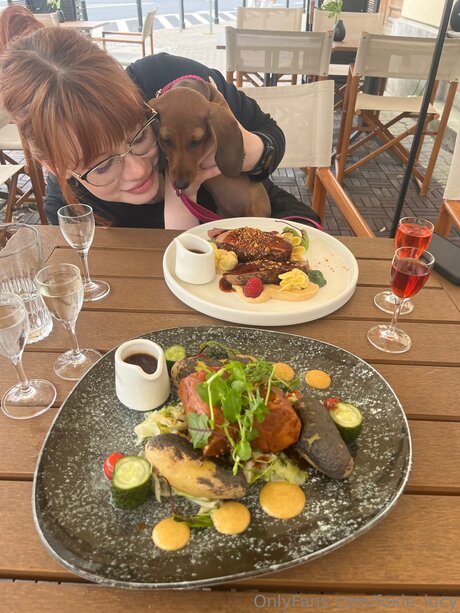 Foxie Lucy pornstar nude pics