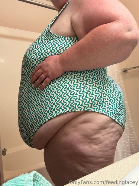 Feedinglacey model sex pics