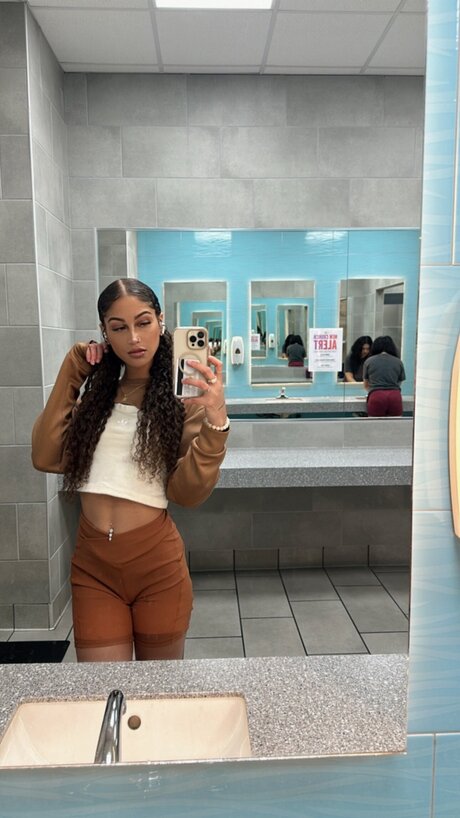 Millylove77 star erotic picture