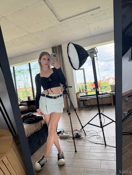 Lolly Kinks art actress photos