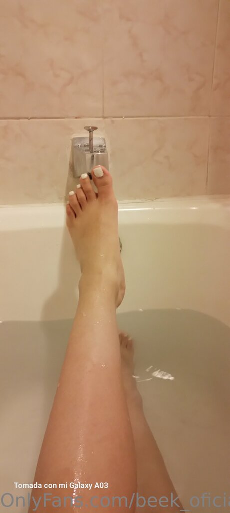 Beek Oficial model hot galleries