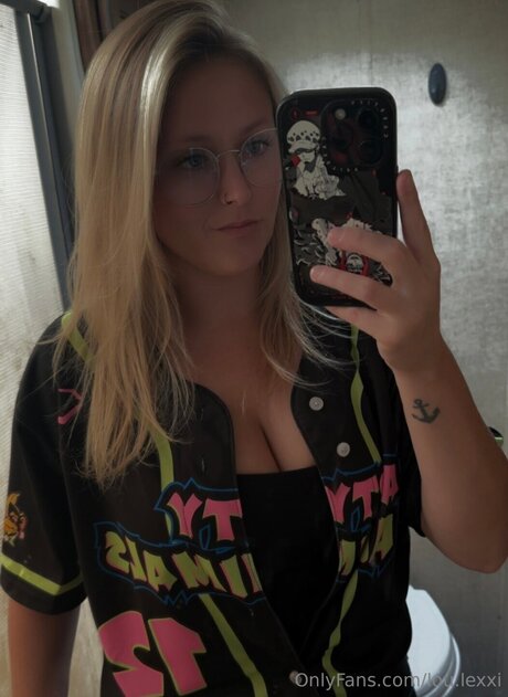 Lou Lexxi sexy model pic