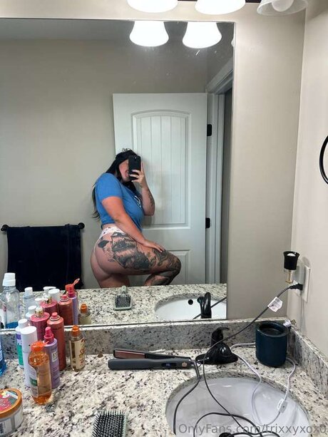 Trixxyxoxo sexy actress image