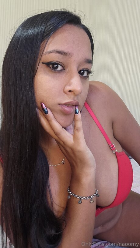 Naoomy pornstar pics