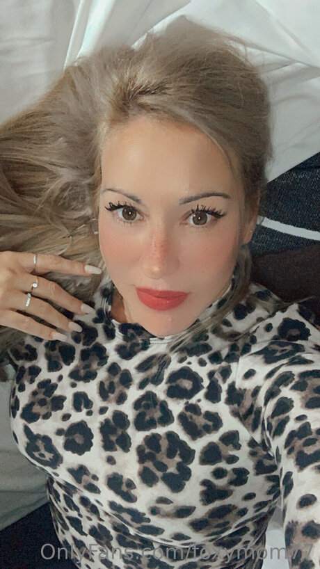 Foxymom77 nice pornstar pic