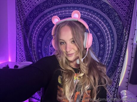 Saltyhoneybaby erotic pornstar img