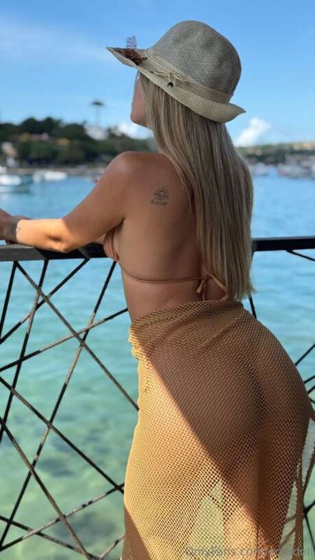 Emadoll nude actress gallery