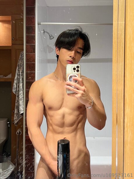 U169517161 high quality pornstar images