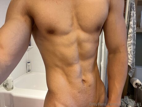 U169517161 star top photo