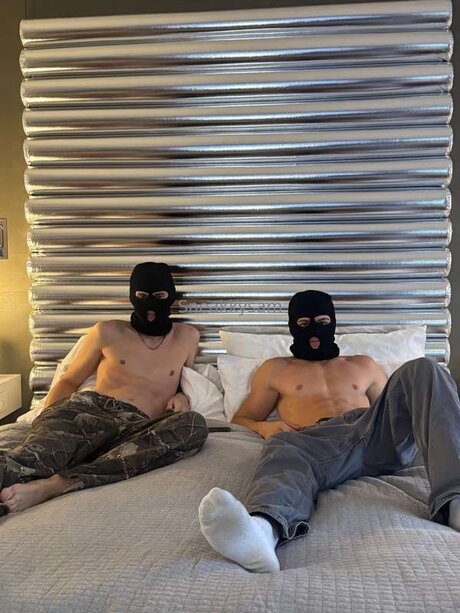 Sneakkysam nudes model archive