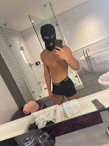 Sneakkysam model sexy pictures