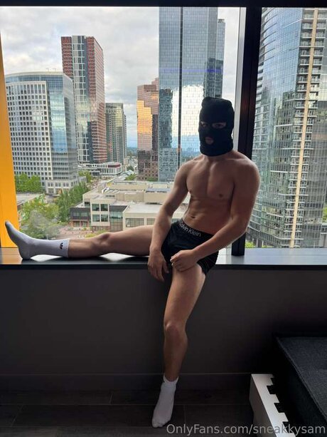 Sneakkysam model naked galleries