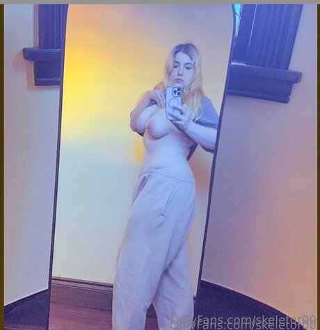 Skeletor00 naked pornstar picture