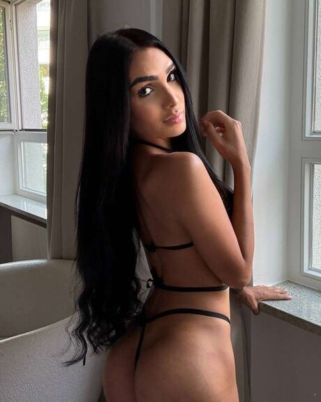 Miaflamee naked actress photo