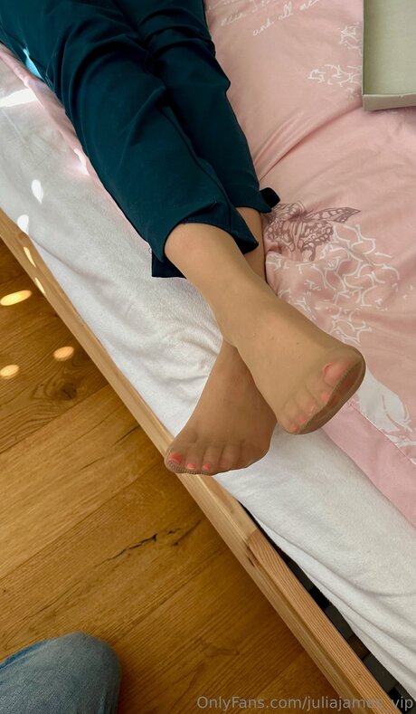 Juliajames Vip art model pics