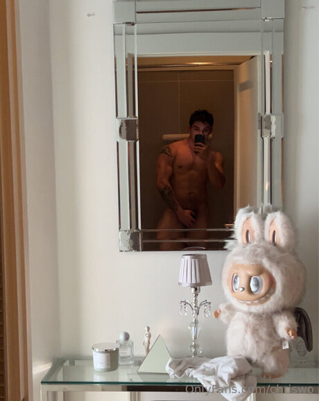 Chriswo star sexy pics