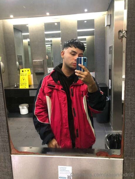 Aaronrodri0 high quality pornstar pic