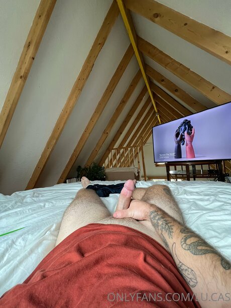 Lu Cas model top pic