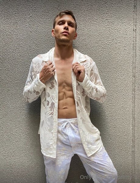 Pretty B pornographic model gallery