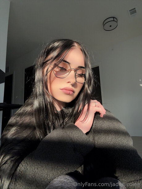 Jadelisee nude model photo