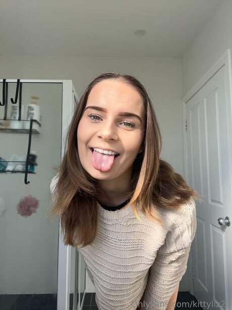 Kittyliz20 pornstar adult images