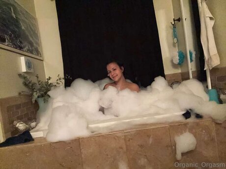 Organic Orgasm beautiful model img