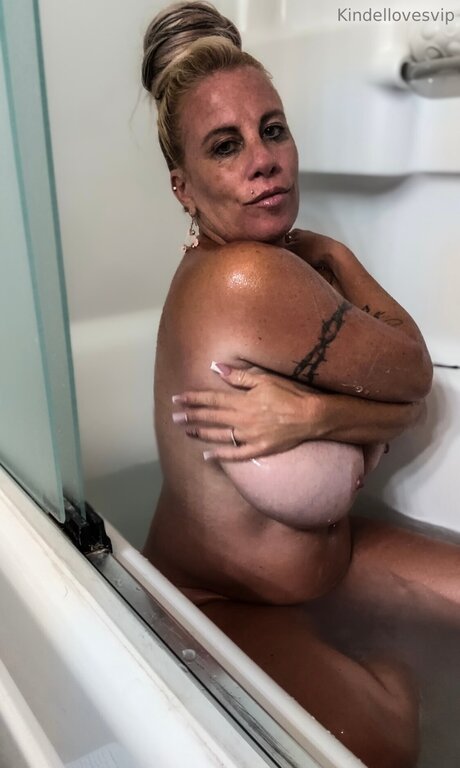 Kindellovesvip naked actress photos