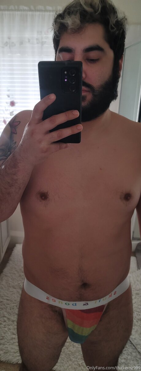 Thickemz999 sexy model image