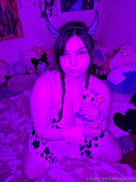 Faerielewd model art gallery