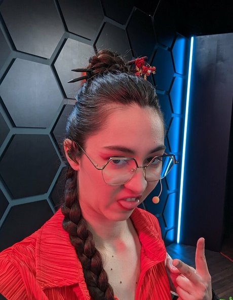 Ovilee May pornographic model pic