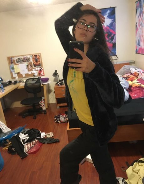 Ovilee May model pretty img