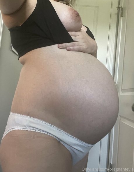 hotmomevie star nude pic