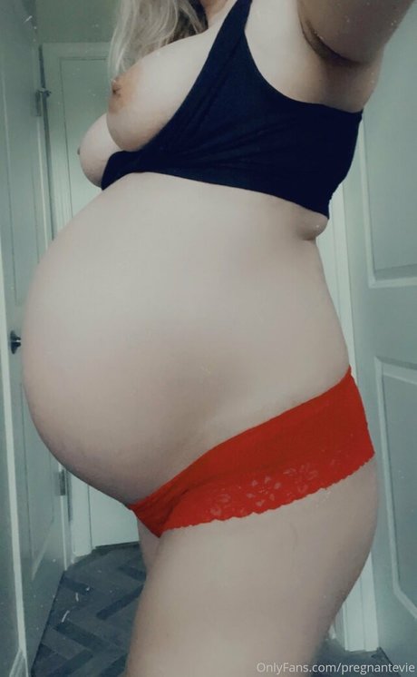 tiny onlyfans nude pic