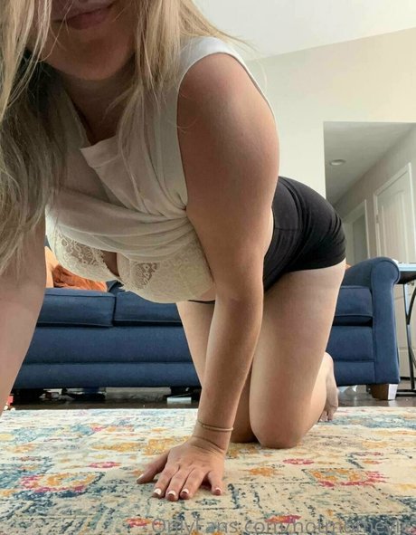 hotmomevie art actress img