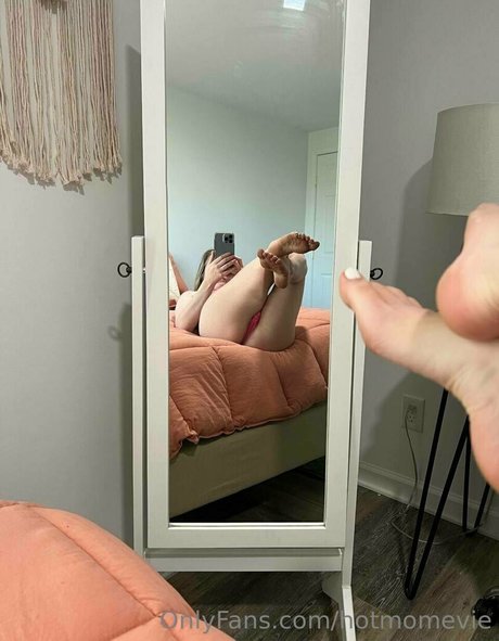 hotmomevie star pics