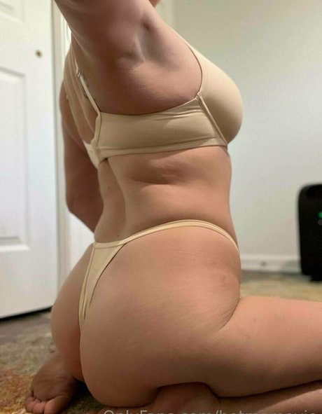 hotmomevie star sexy photos