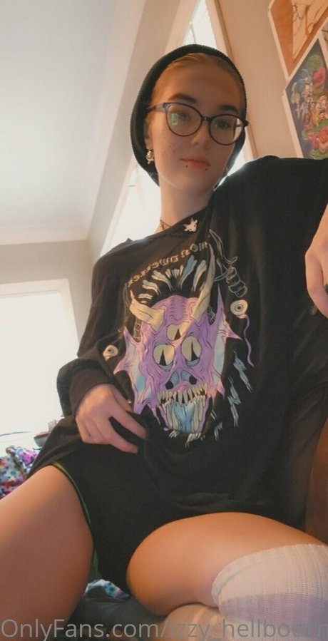 izzy hellbourne art star pic