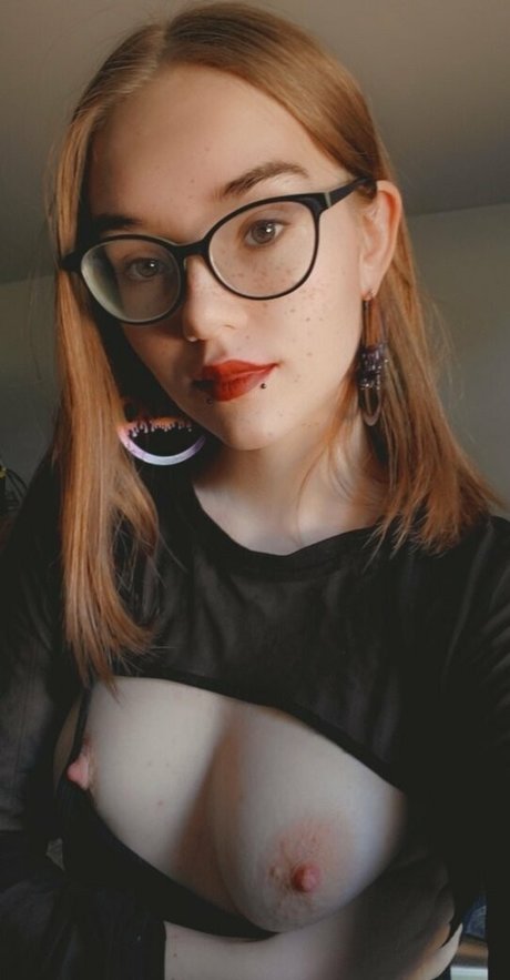 izzy hellbourne high quality pornstar picture