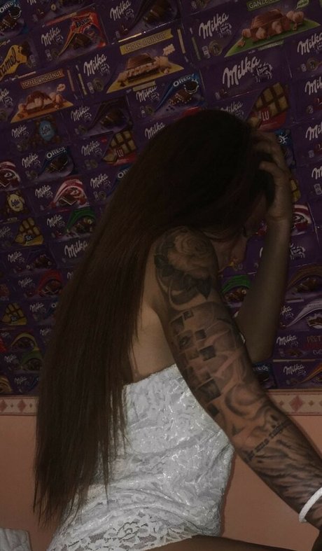 Flora Tabi star adult pictures