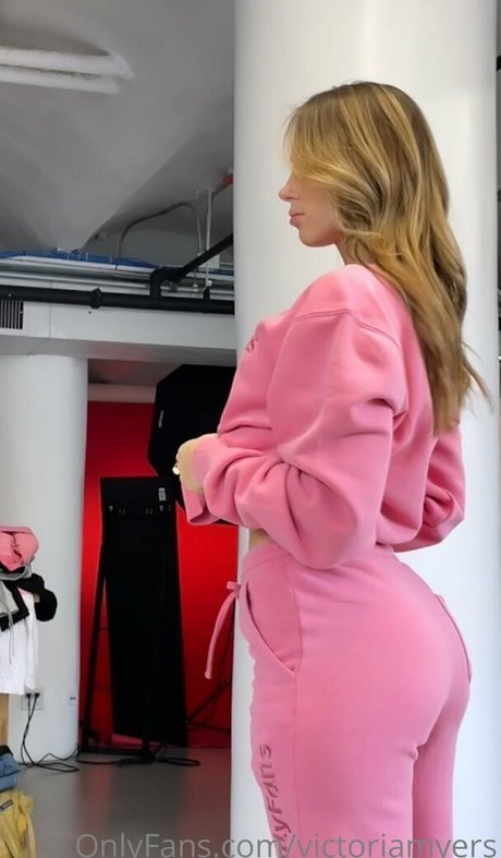 curvy nude onlyfans art naked img