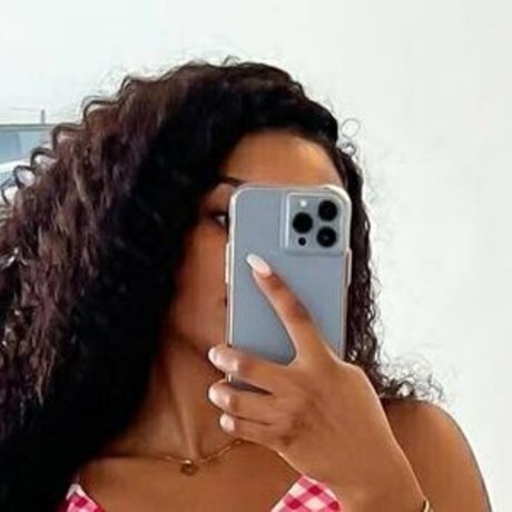 carolinneoliveirafree model nice photo