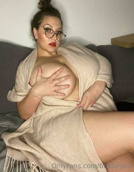 brialarson model pretty picture