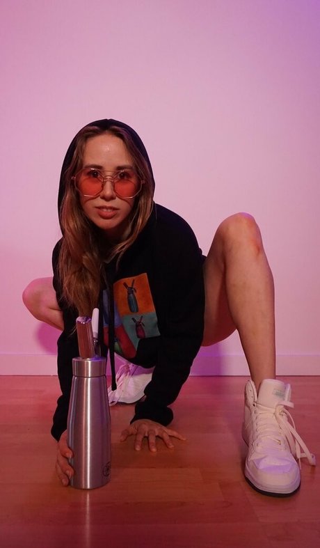 jackiehoff model free photo