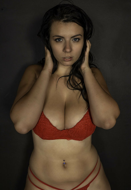 Tori Nikitin pretty star photo