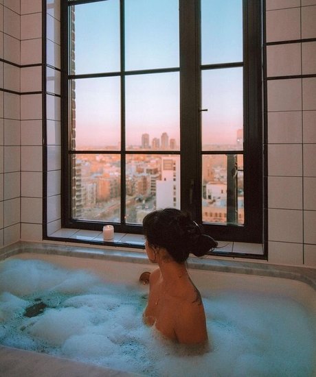 HangTW exclusive model pic