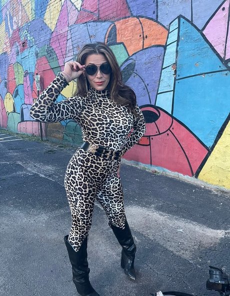 milf strip onlyfans xxx images